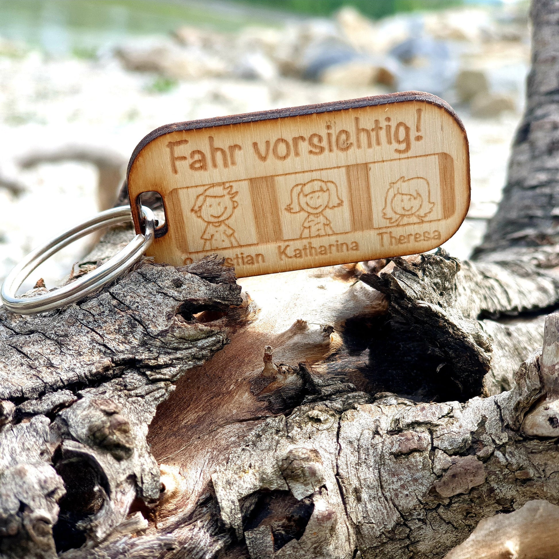 Schlüsselanhänger - Fahr vorsichtig - Holz natur - personalisierbar –  stoamandal